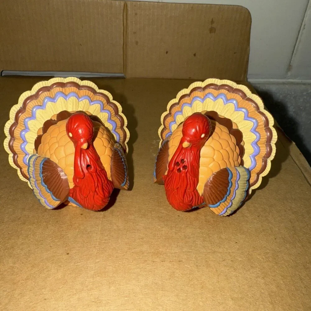 Vintage Hallmark Thanksgiving Colorful Turkey Salt Pepper Shakers Plastic Lot 2